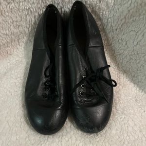 Black Capezio girls tap shoes